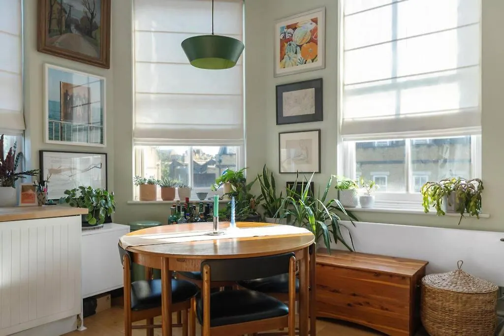 1 Bedroom Beautiful Victoria Park 런던 아파트